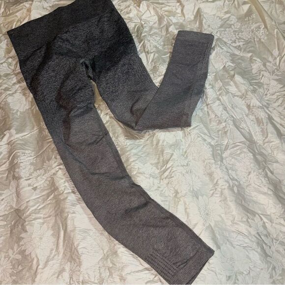NWOT Gymshark gray seamless high rise leggings size medium - Picture 3 of 5